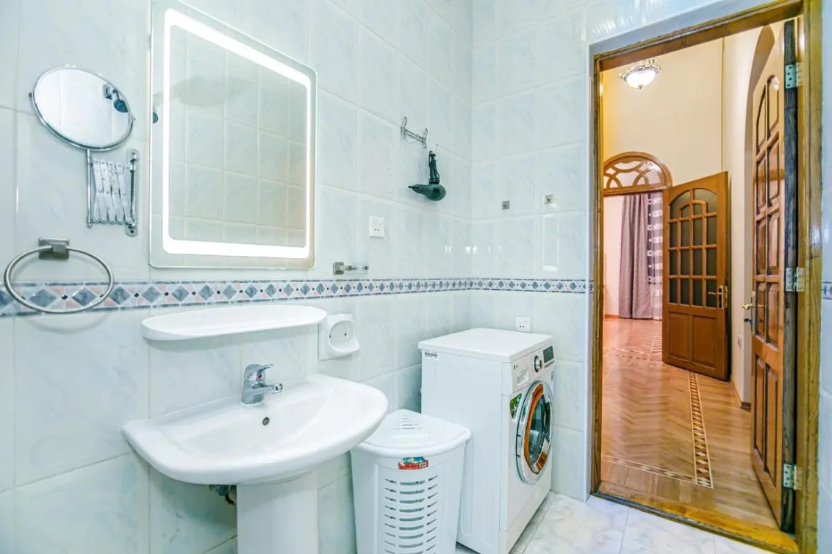Image 2 of Apartment AzNeft Lux