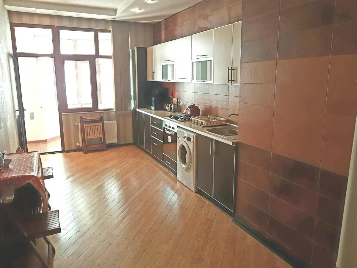 Image 3 of Apartment on MirQasimov st.29
