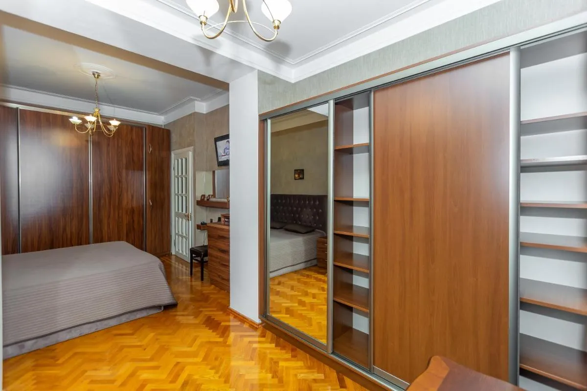 Image 6 of Azneft Square Flame Towers View Apartment
