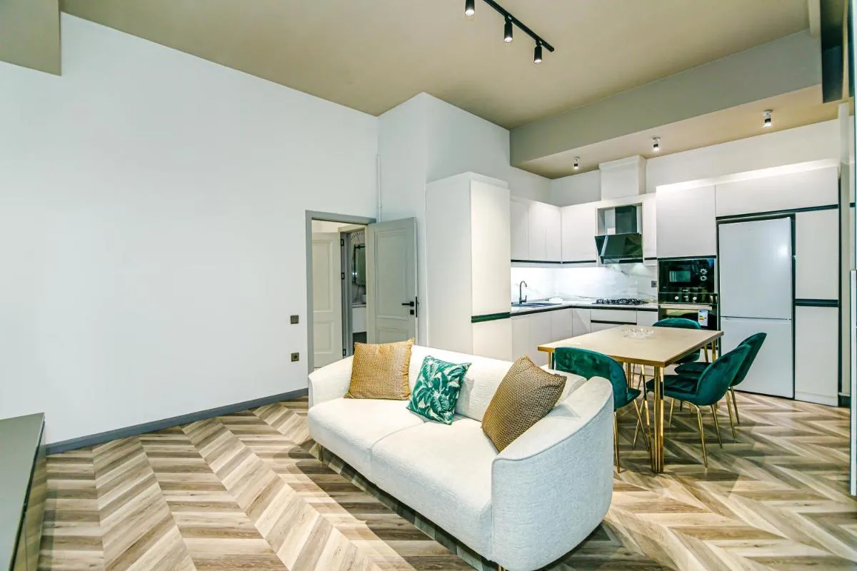 Image 2 of Baku KNightsBridge London Apartment