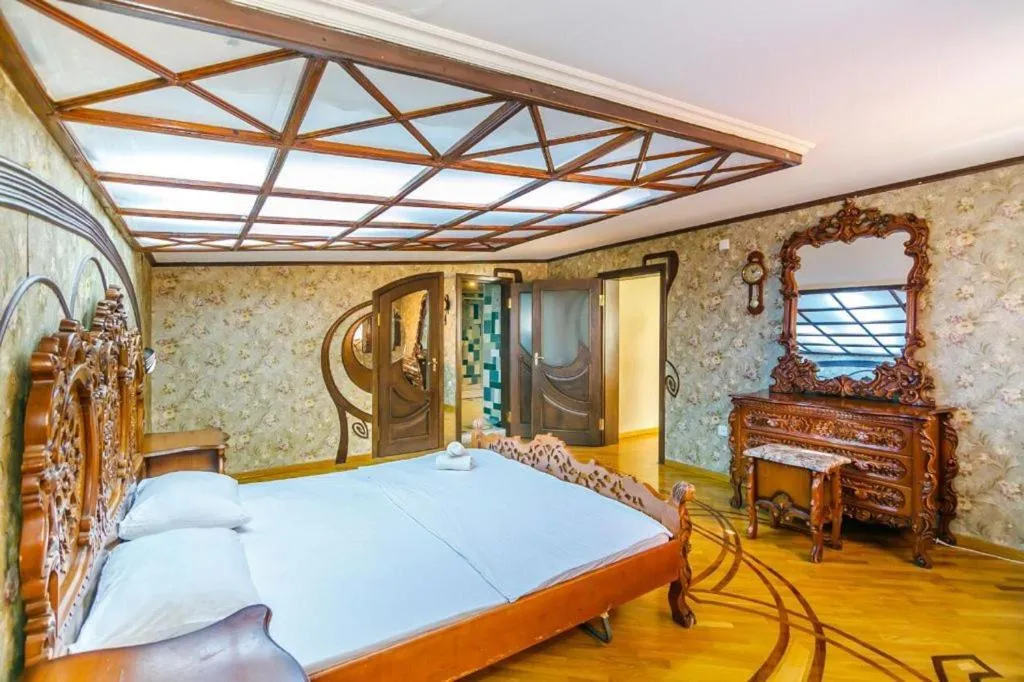 Image 1 of Baku Nizami Street Triplex 4 bedroom