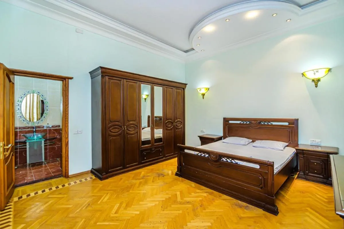 Image 1 of Big Apartment Saray