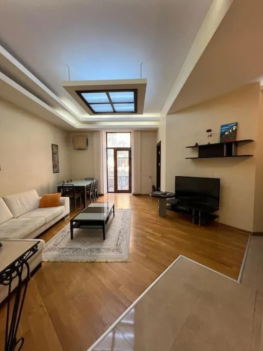 Image 2 of City Center Cozy Apartment
