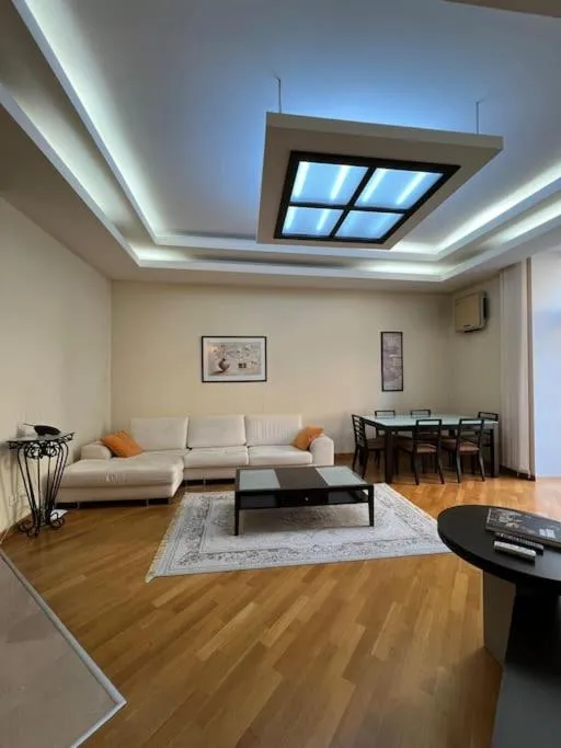 Image 3 of City Center Cozy Apartment