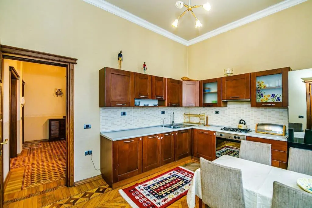 Image 3 of Continental Apartment
