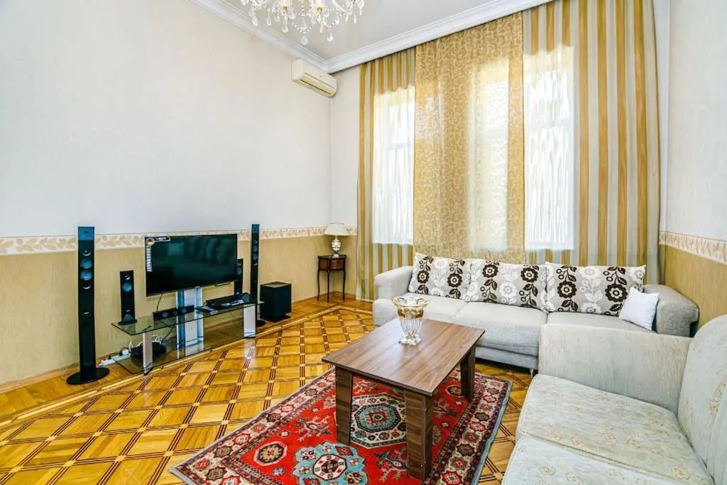Image 4 of Continental Apartment