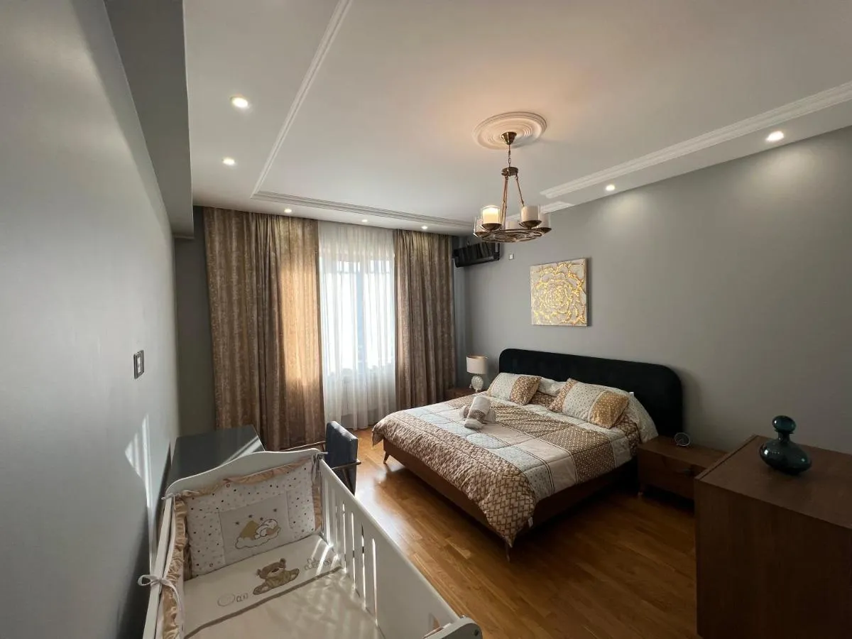 Image 1 of Cozy & Spacious Apartment