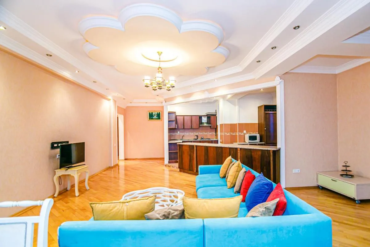 Image 3 of Deluxe Apartment 142/43