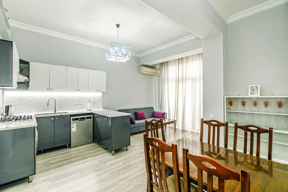 Image 2 of Deluxe Apartment 69/14