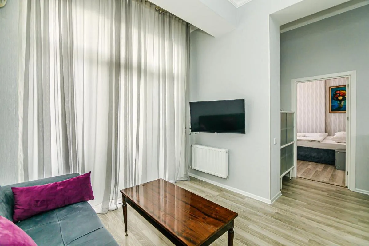 Image 3 of Deluxe Apartment 69/14