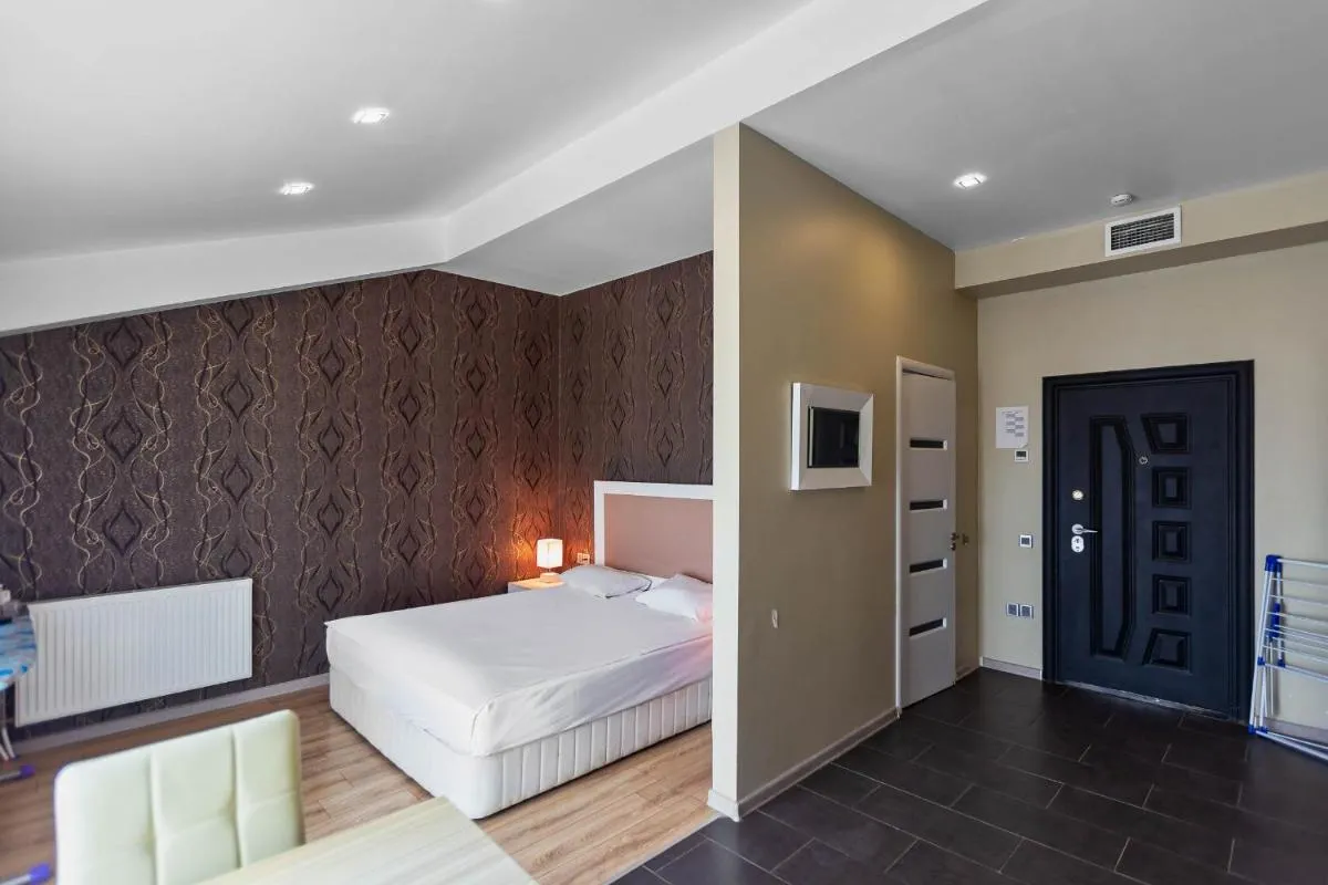 Image 1 of Diplomat Suites
