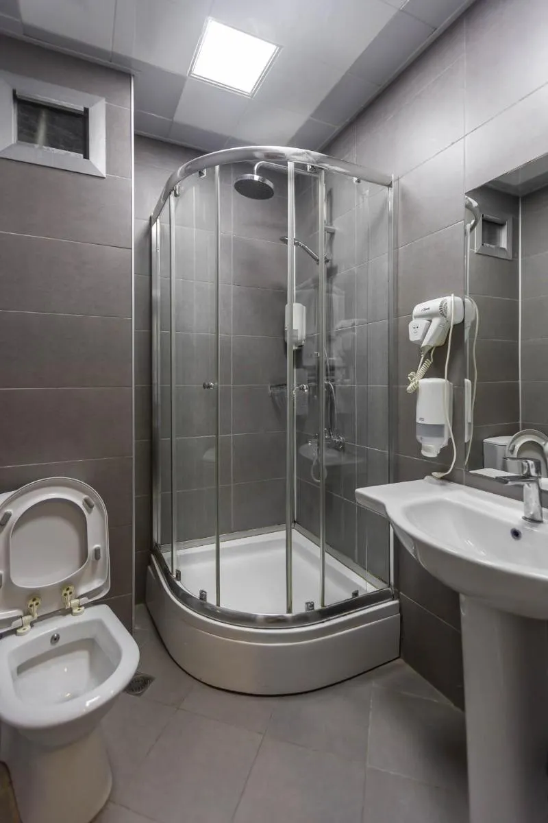 Image 3 of Diplomat Suites