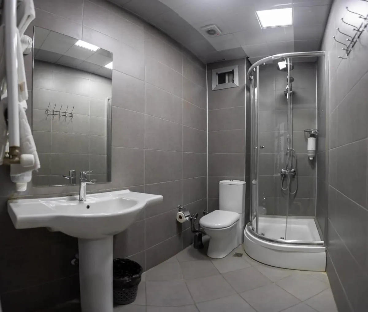 Image 6 of Diplomat Suites