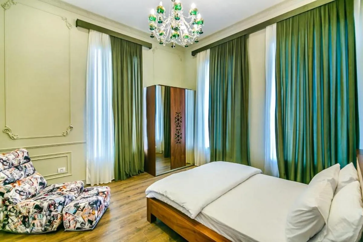 Image 1 of Formula 1 Street Apartment