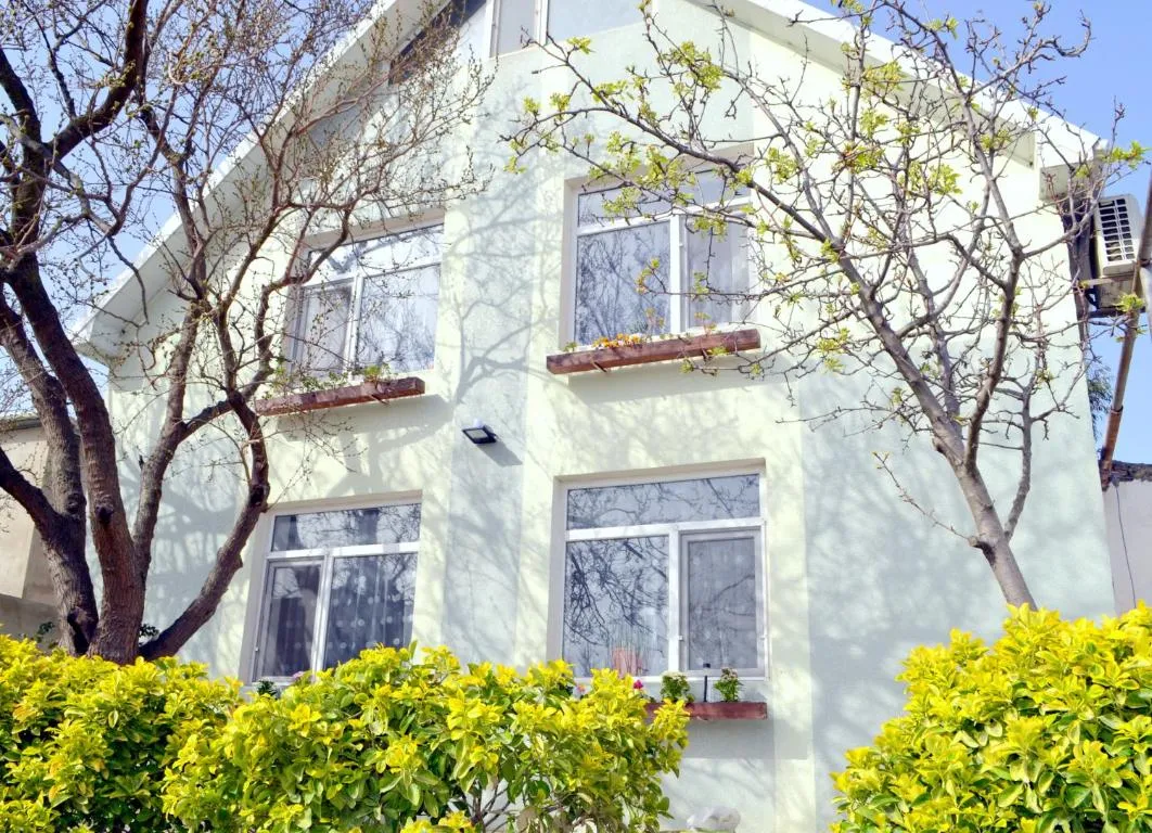Image of Garden Cottage near Beach, Airport