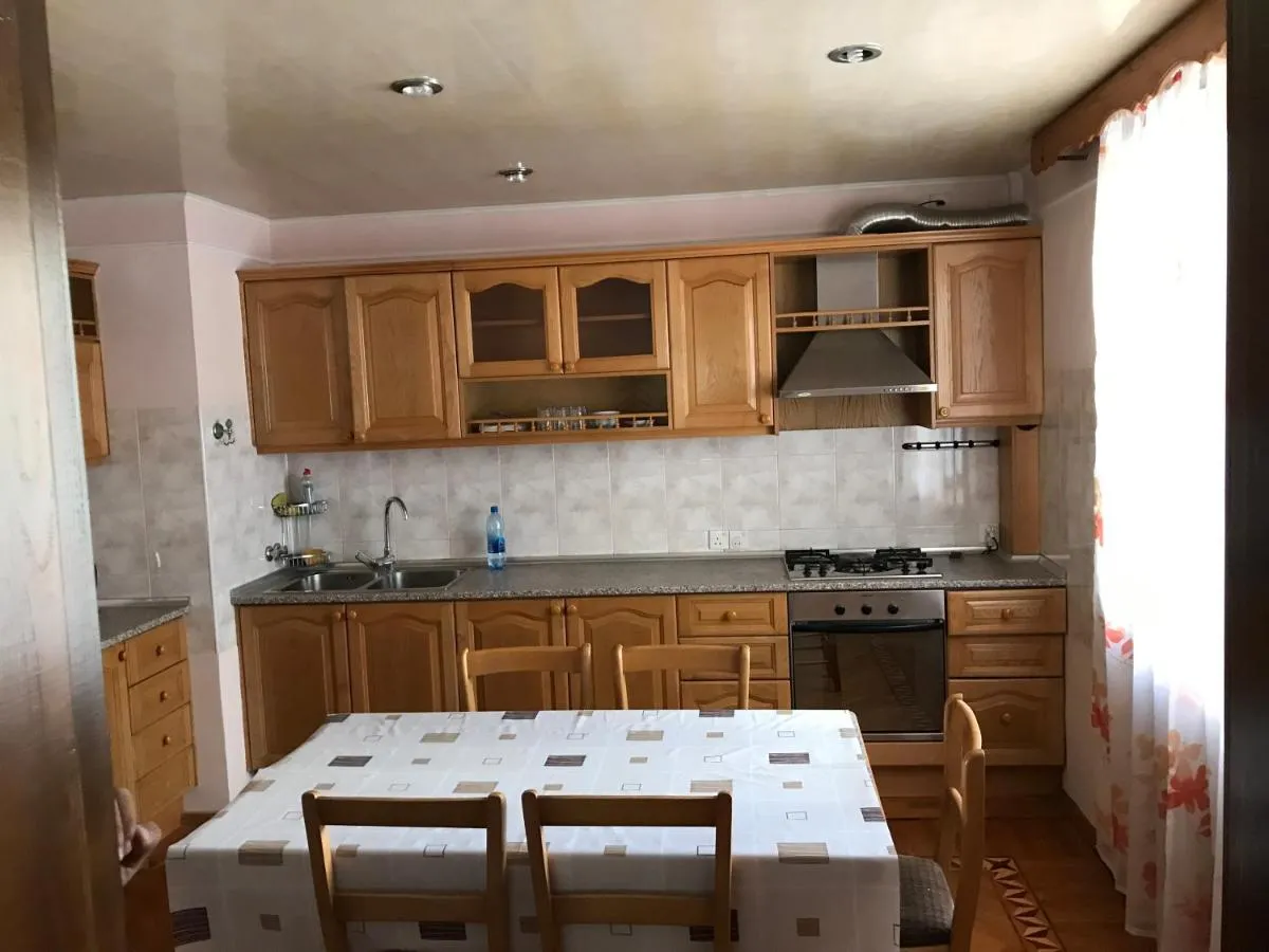 Image 3 of Gold Wall Apartment