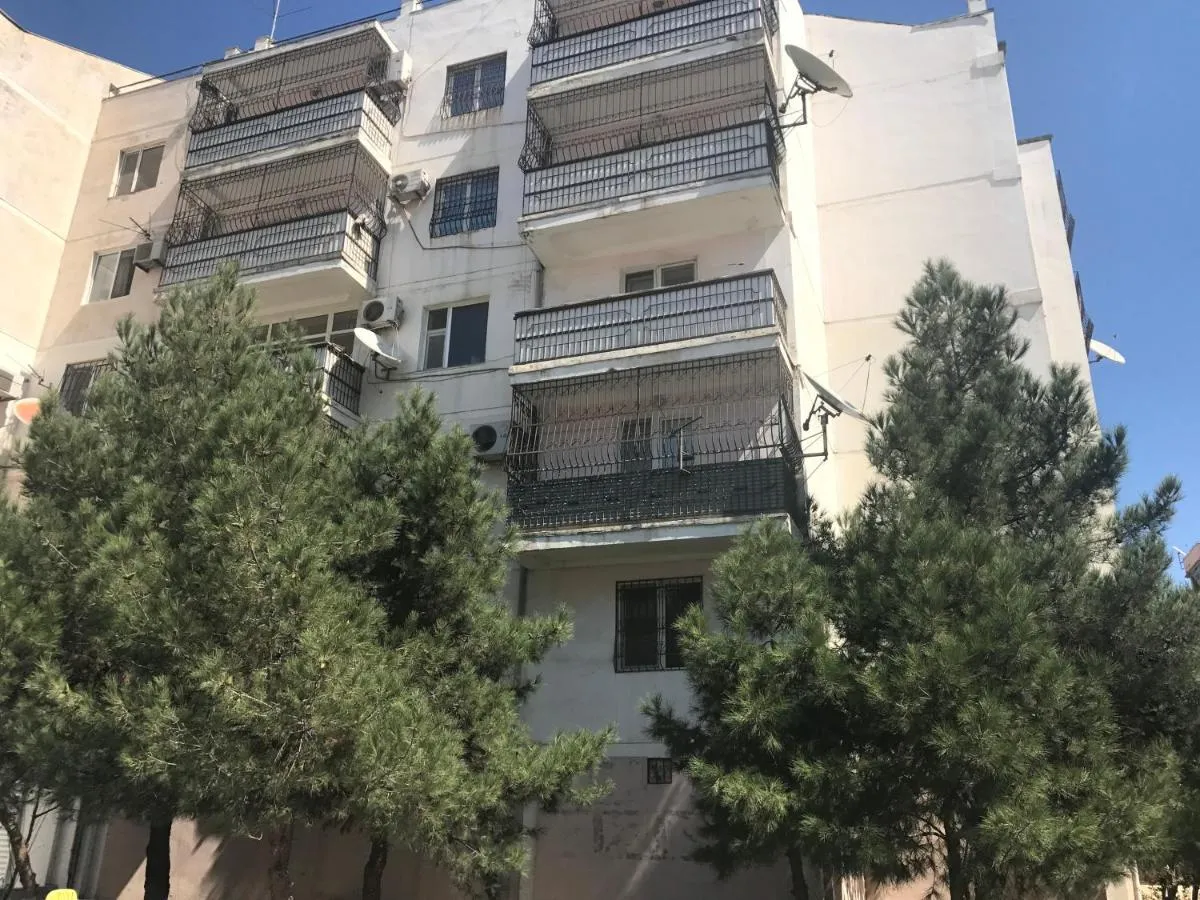 Image 5 of Gold Wall Apartment