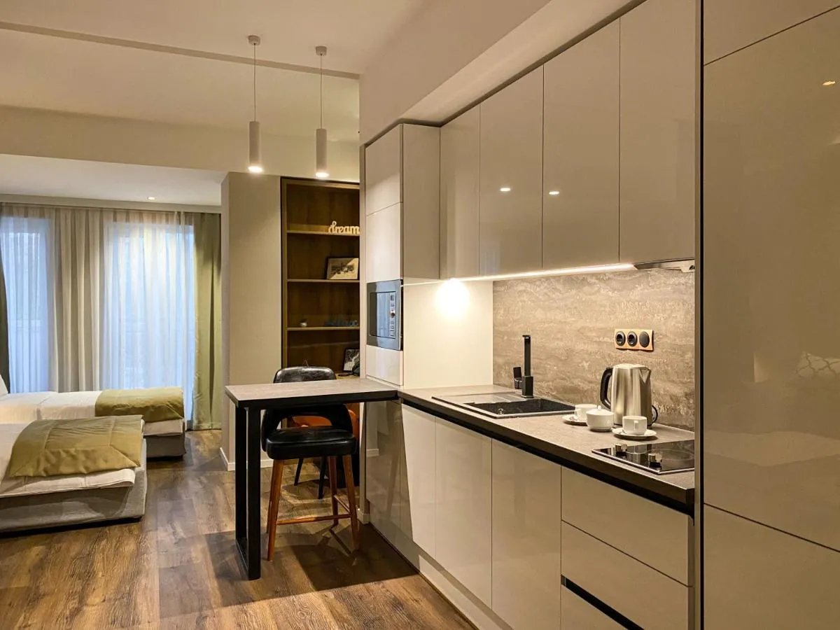 Image 3 of Golden Horn Apartments