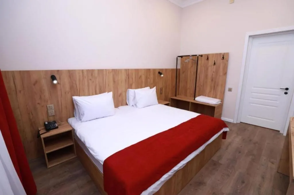 Image 1 of London Hotel