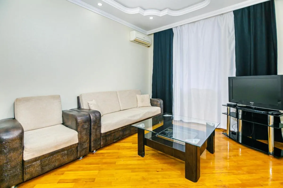 Image 4 of Malakan White House
