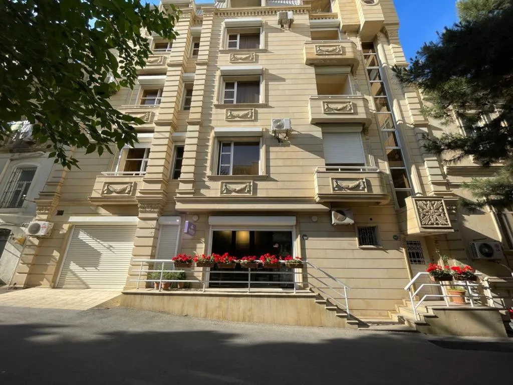 Image 5 of Old City apartment