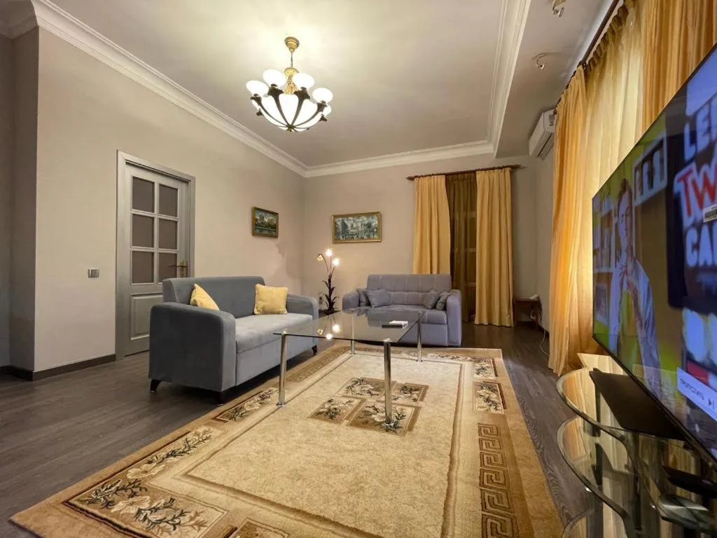 Image 4 of Old City apartment