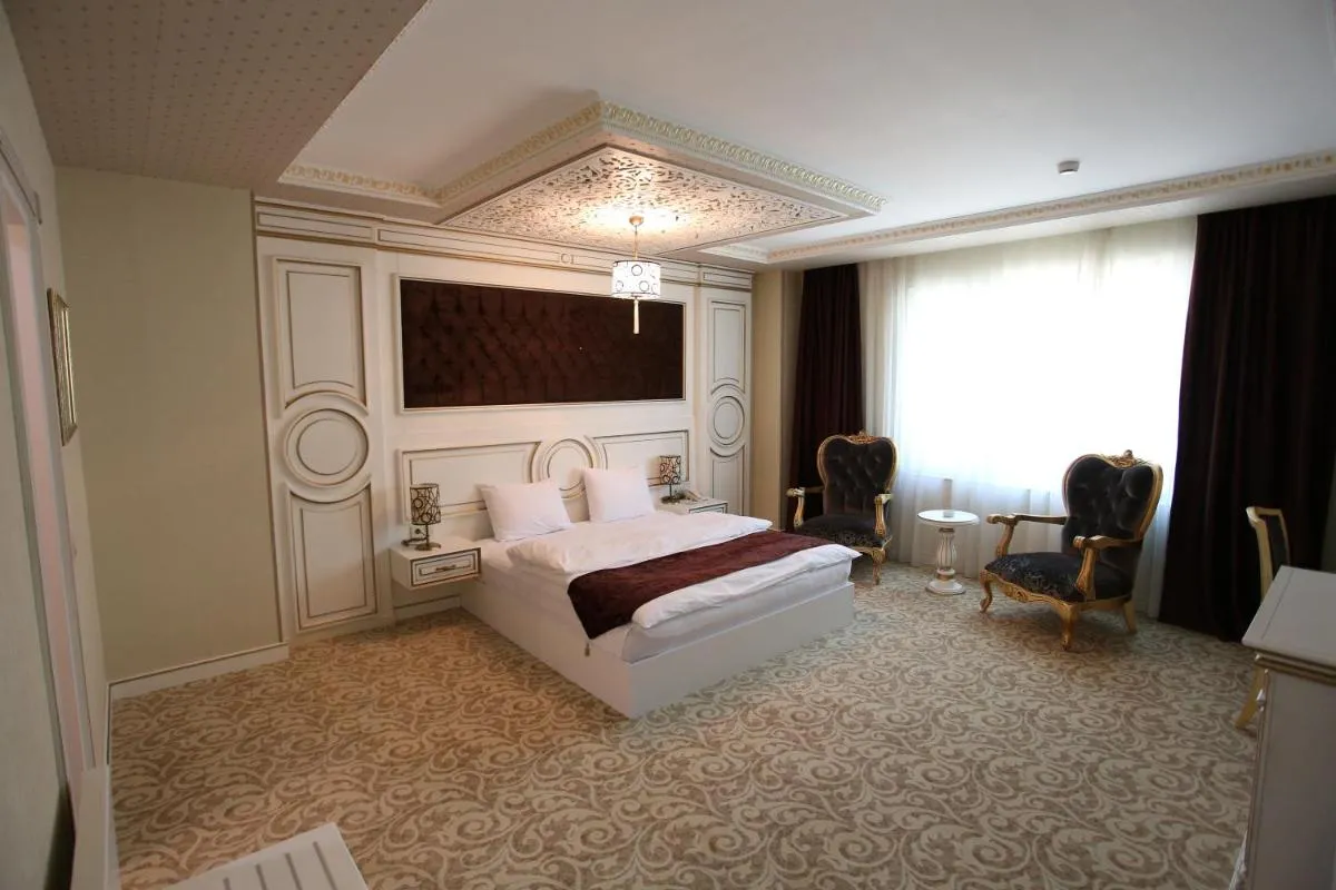 Image 1 of Opera Hotel