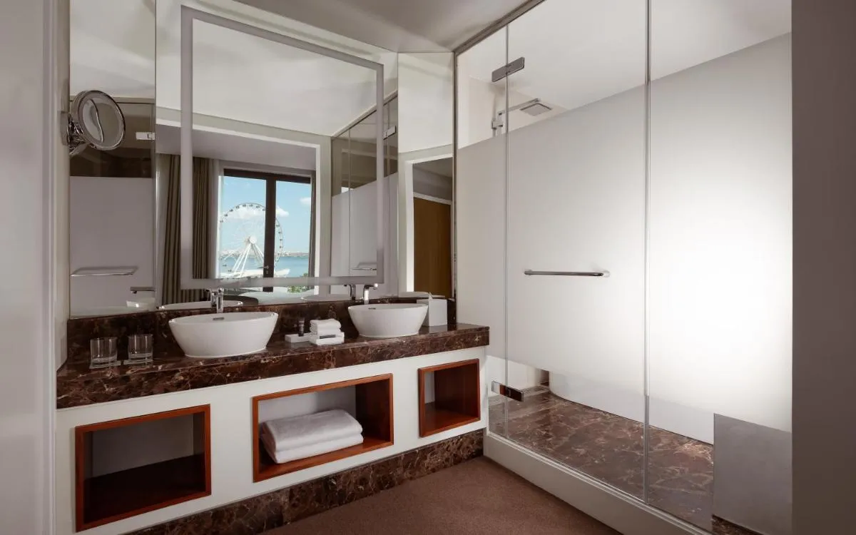 Image 1 of Sheraton Baku Intourist