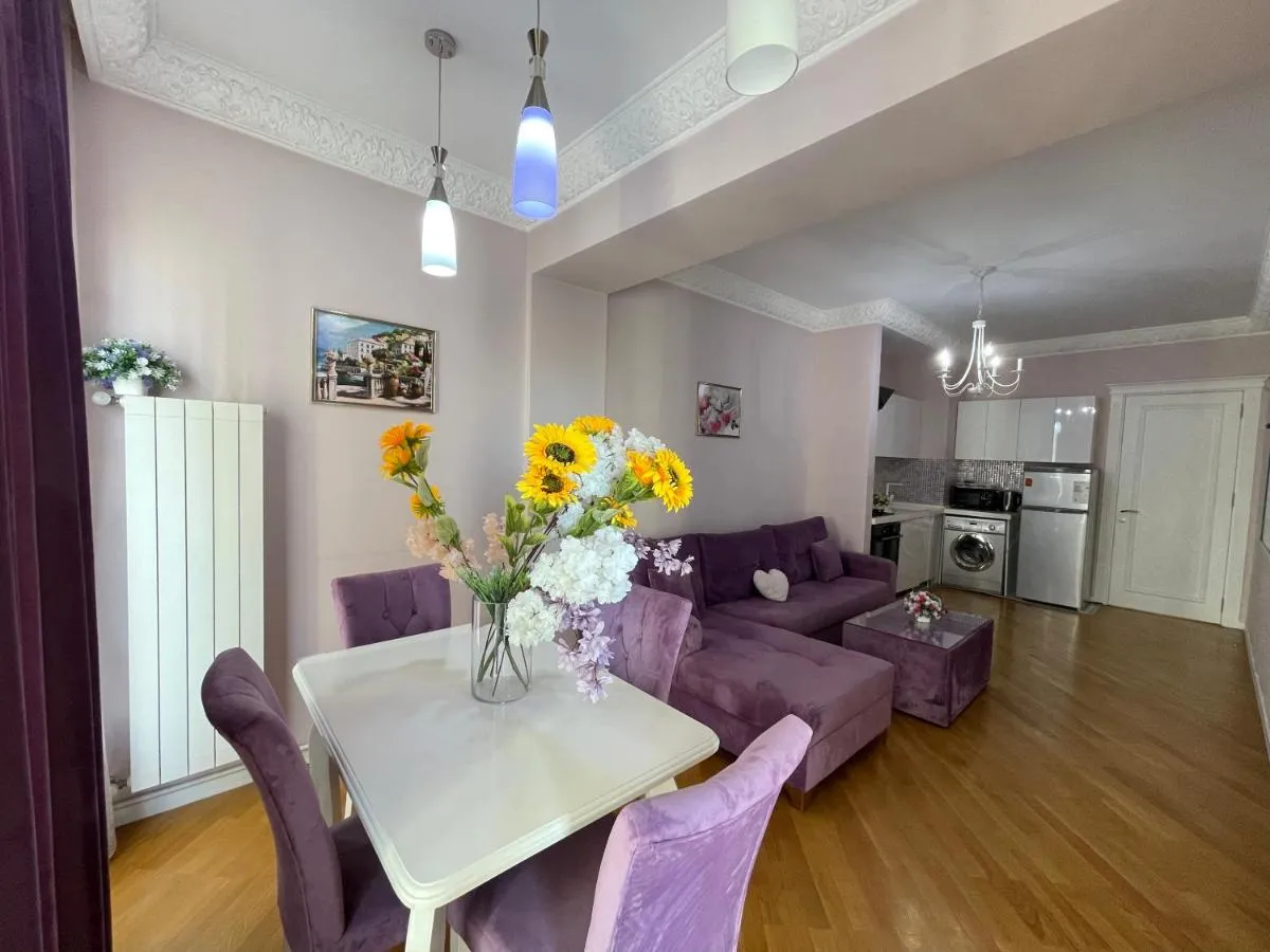 Image 6 of Studio Apartment