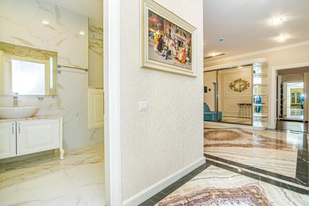 Image 2 of VIP Apartment MANDARIN