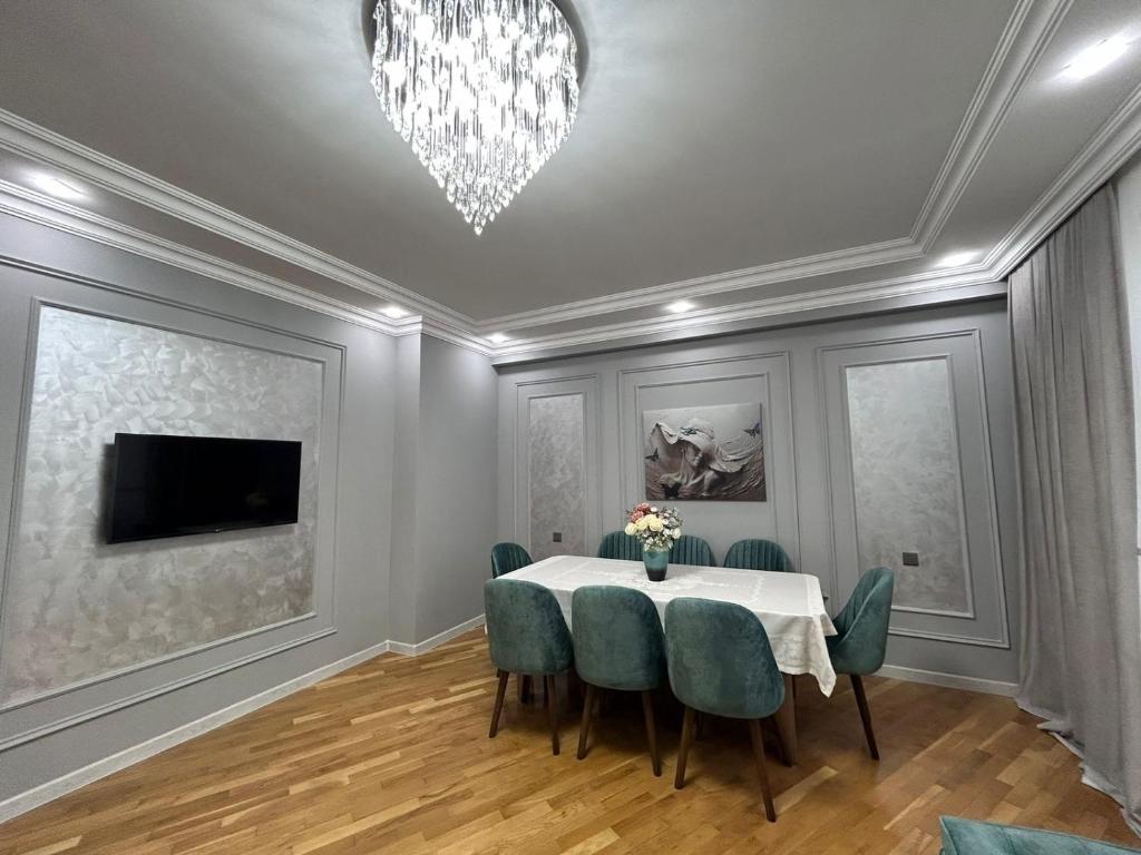 Image of 3 floors 4 bedroom seaside apart