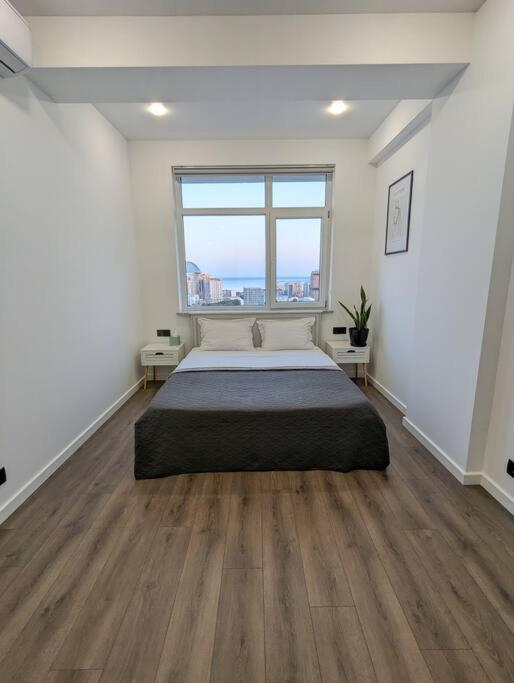 Image 6 of Bay View Apartment