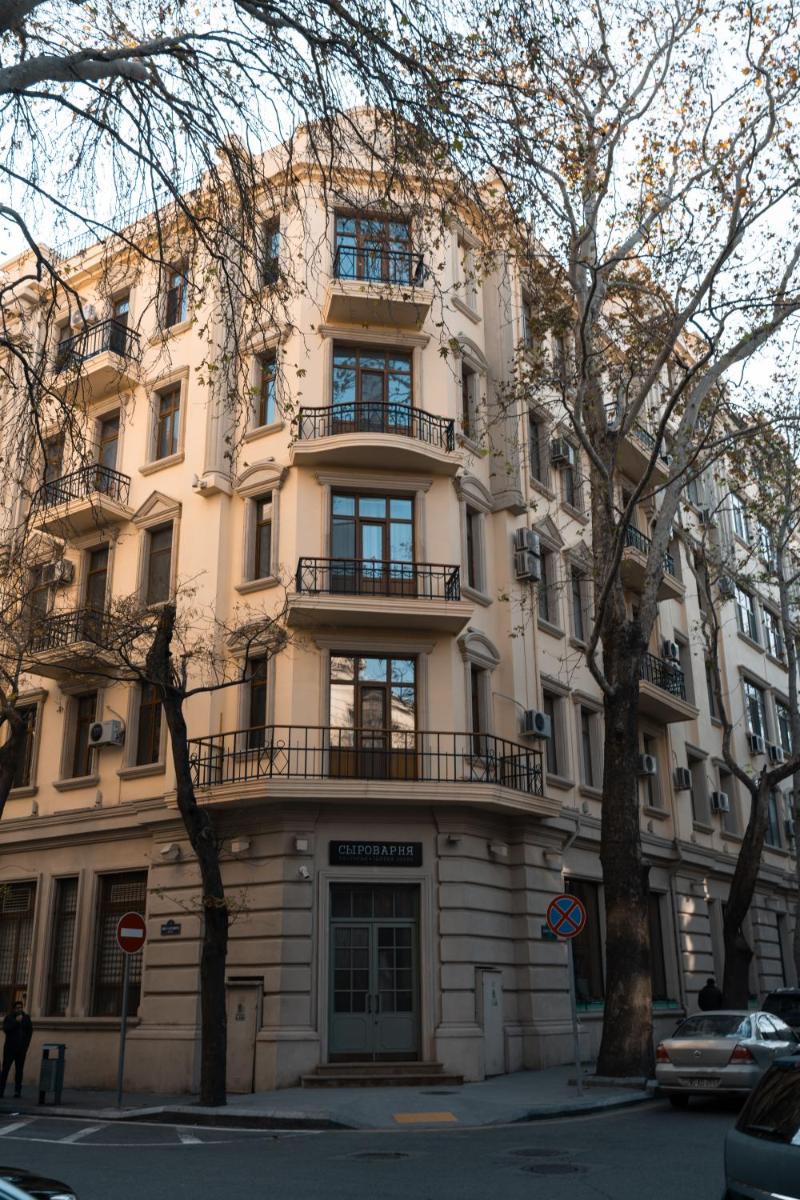 Image 3 of City Center Apartment