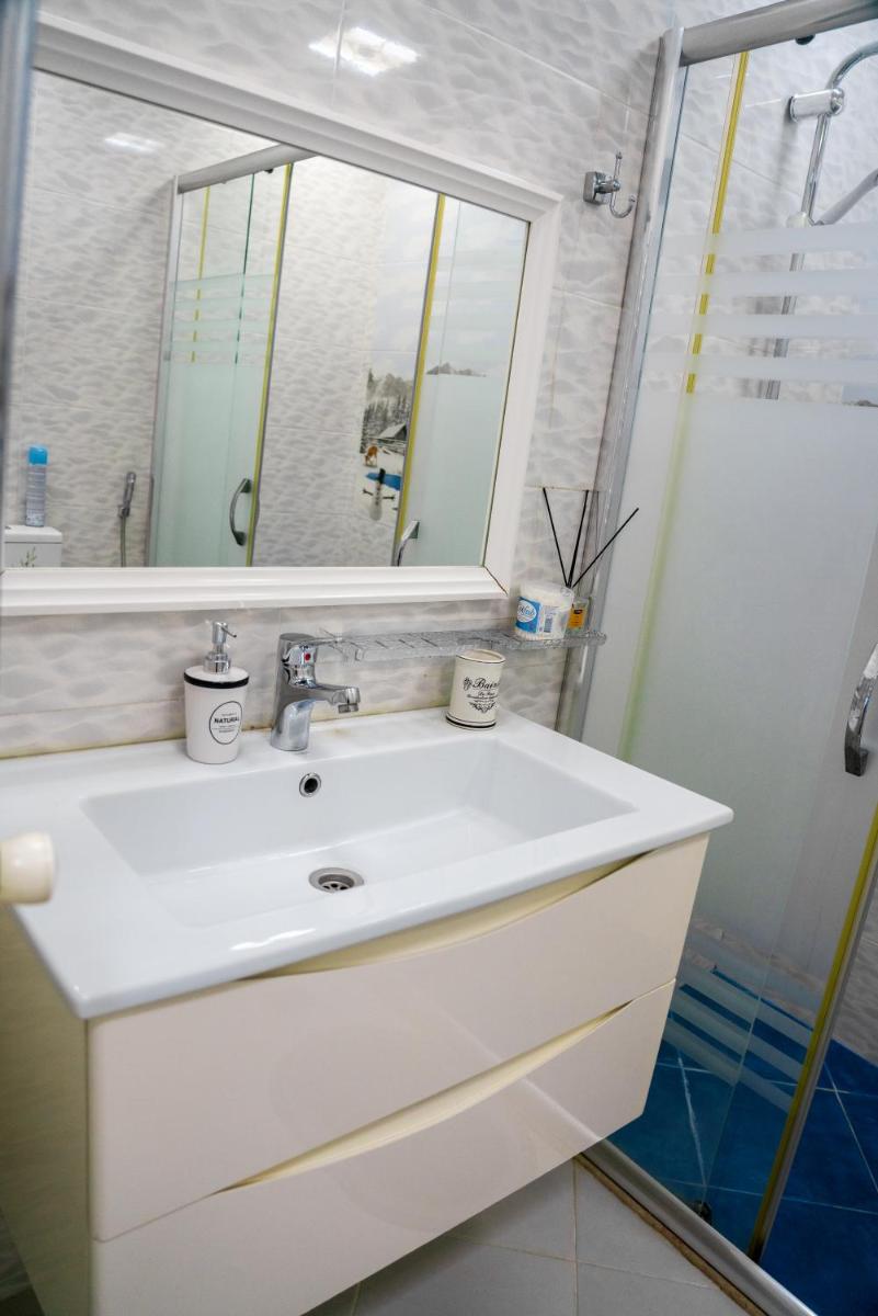 Image 4 of City Center Apartment