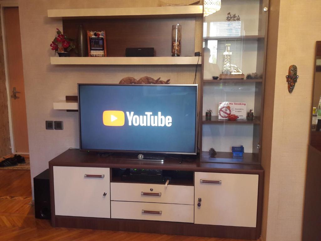 Image of Comfortable, close center