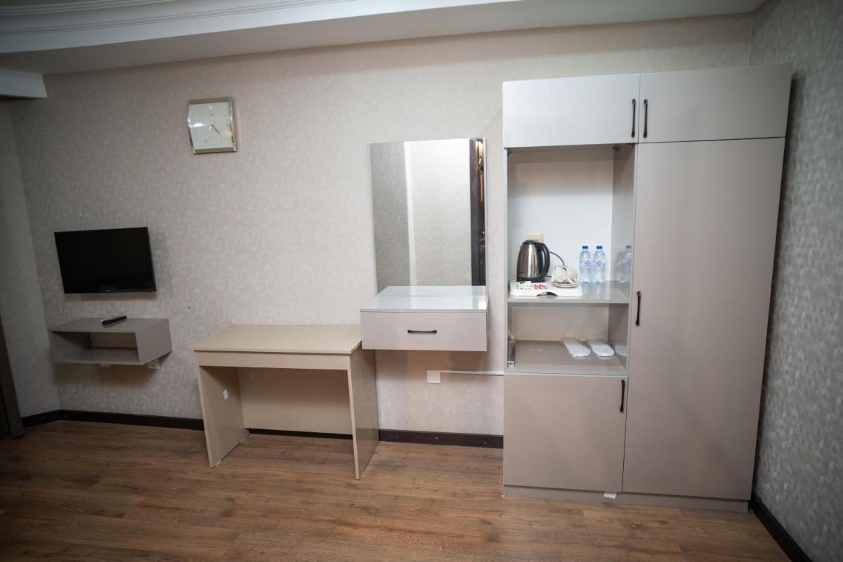 Image 2 of Consul Hotel