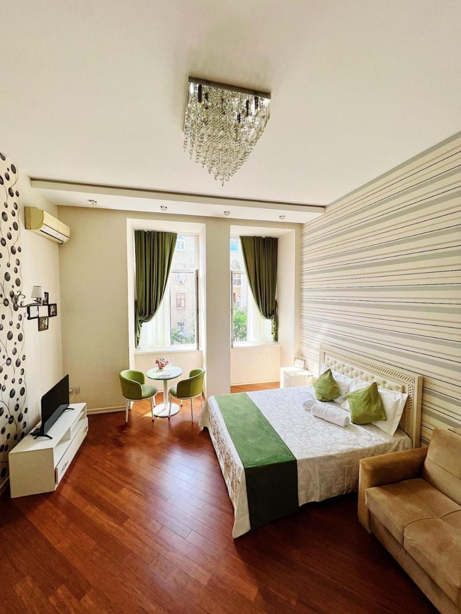 Image 2 of Cozy Apt in the Heart of theCity