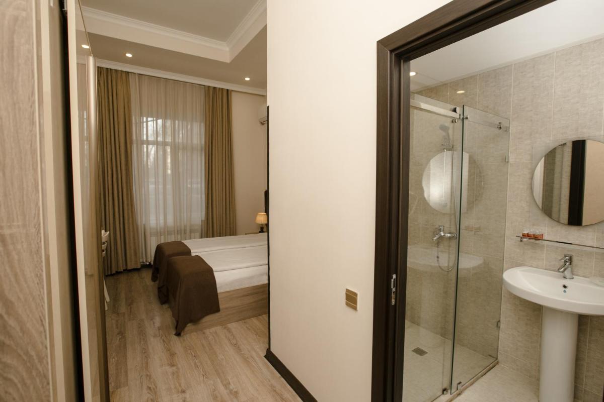 Image 2 of Deluxe Boutique Hotel