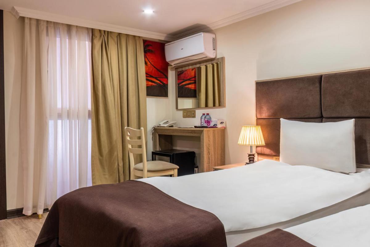 Image 1 of Deluxe City Hotel