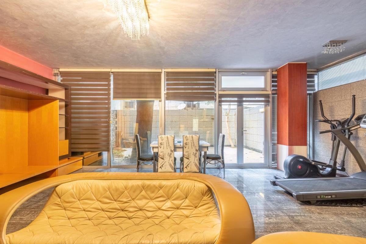Image 4 of Deluxe City Hotel