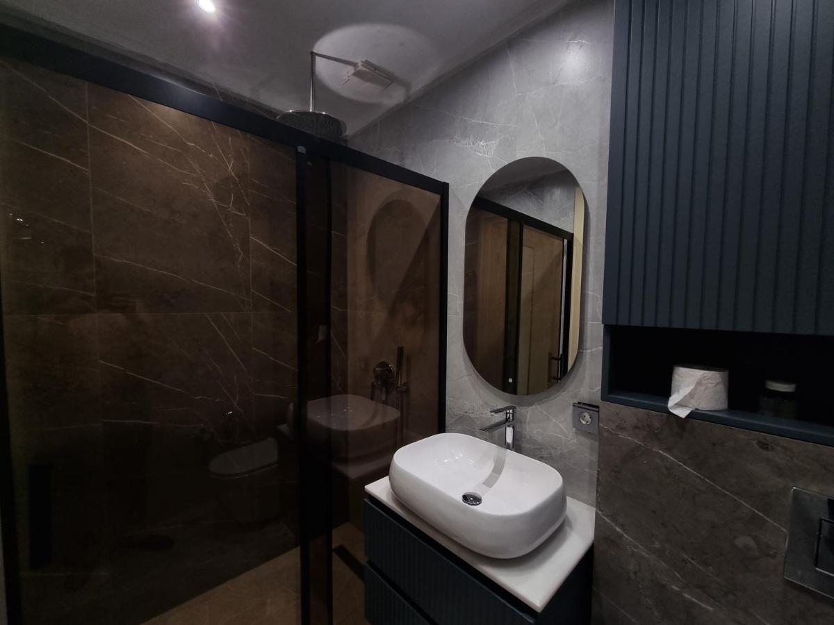 Image 2 of Emporium apartment by Bakuapart