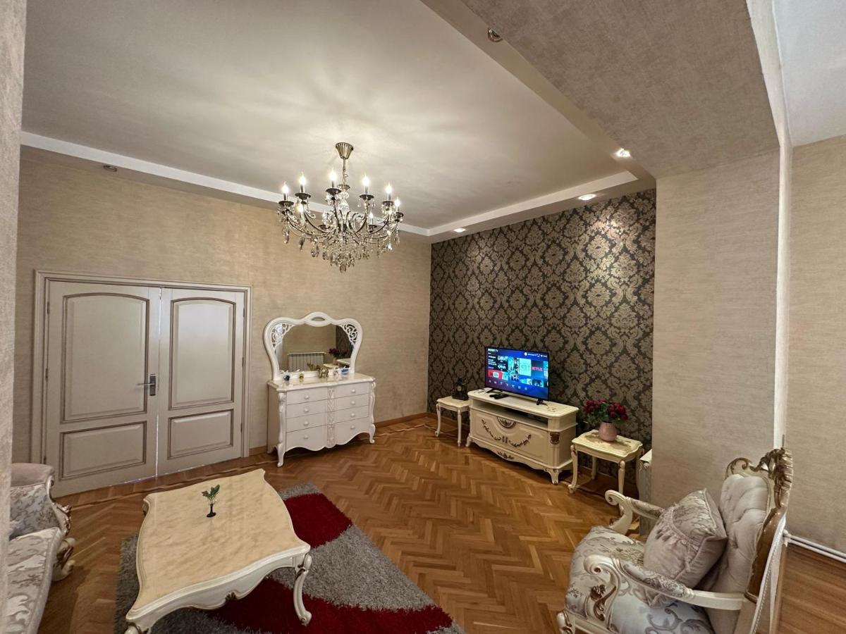 Image 4 of Golden apartment by Bakuapart