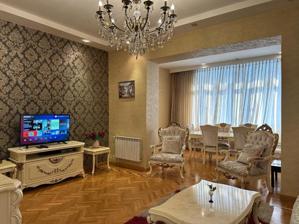Image of Golden apartment by Bakuapart