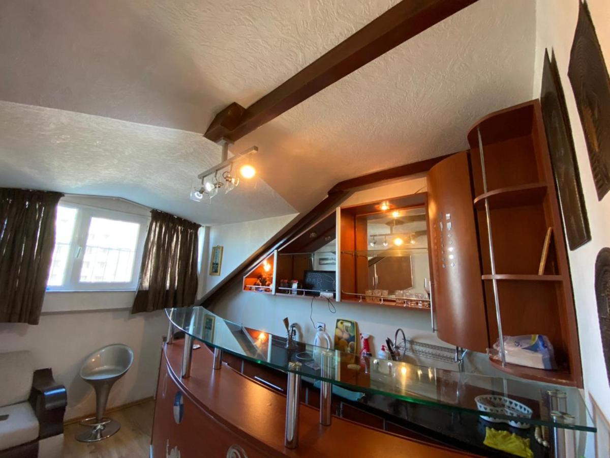Image 2 of Loft with Pool Table