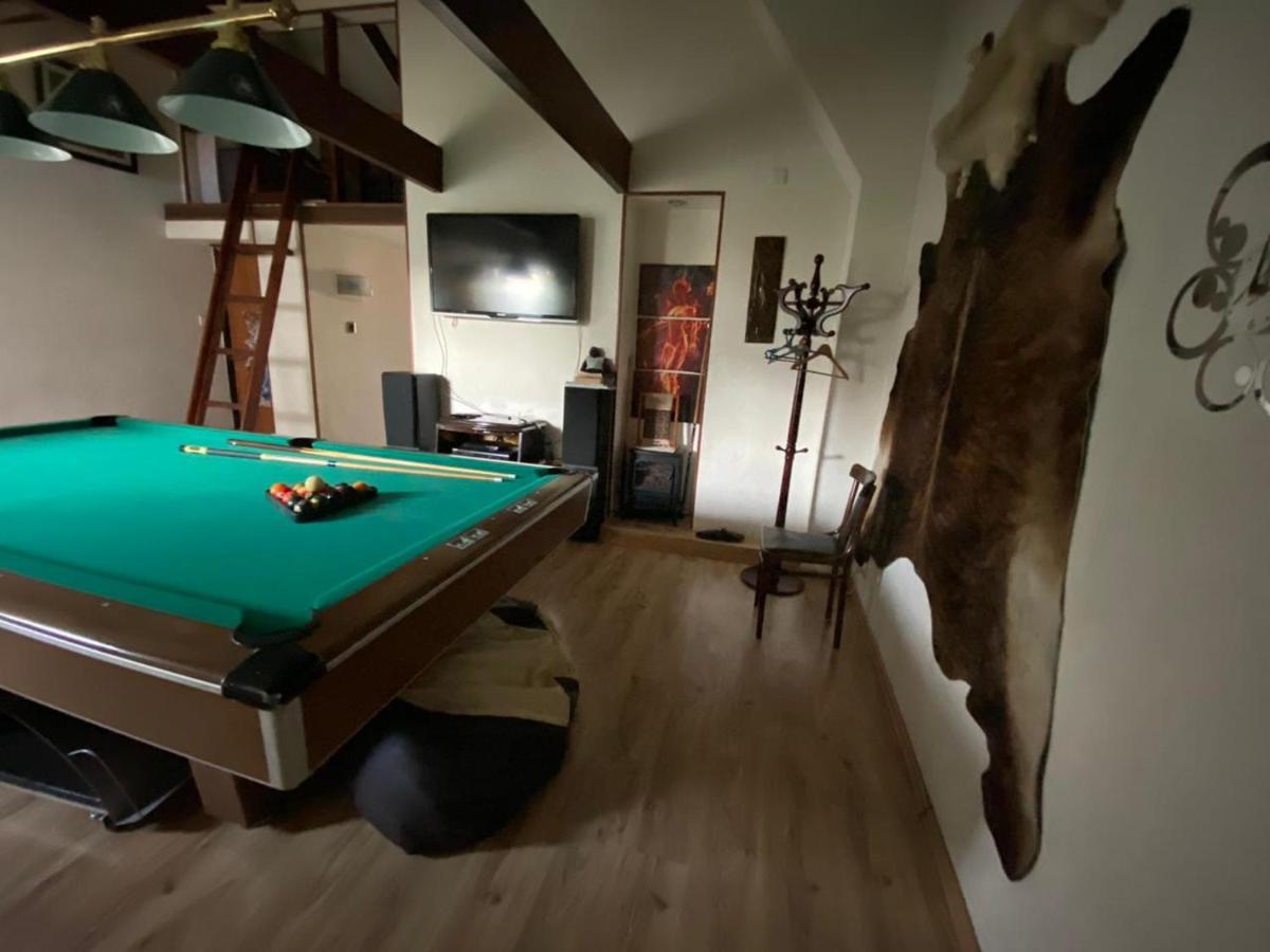 Image 4 of Loft with Pool Table