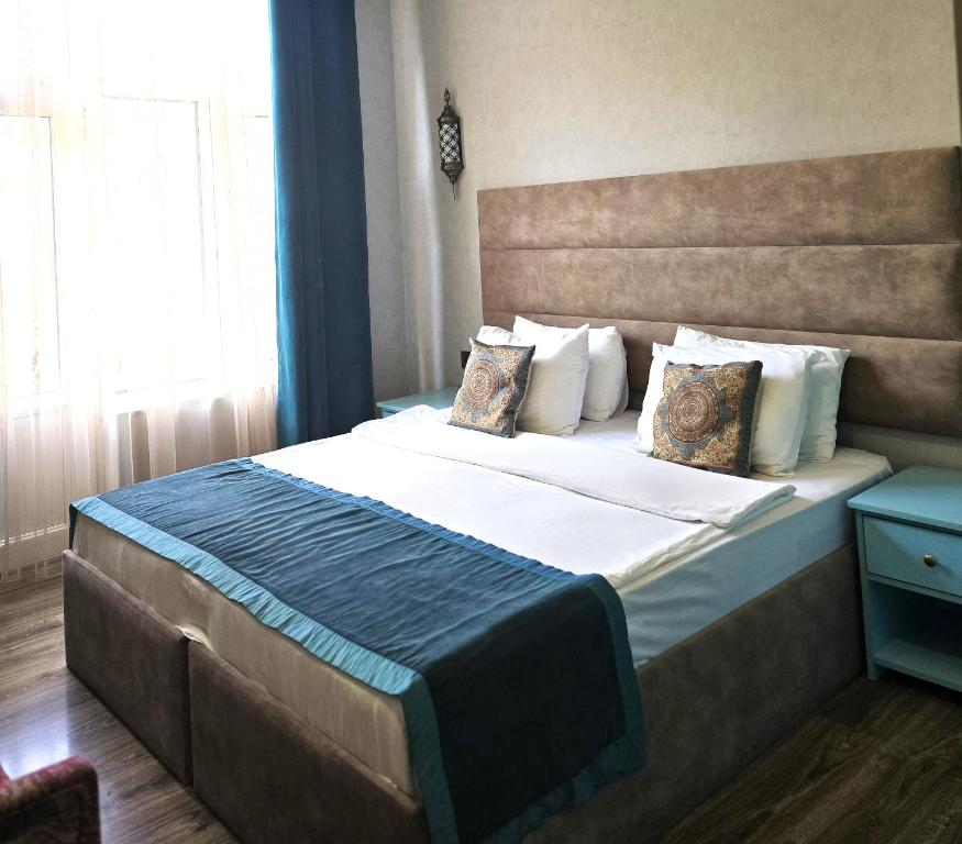 Image of Maestro City Hotel Formula 1 vew