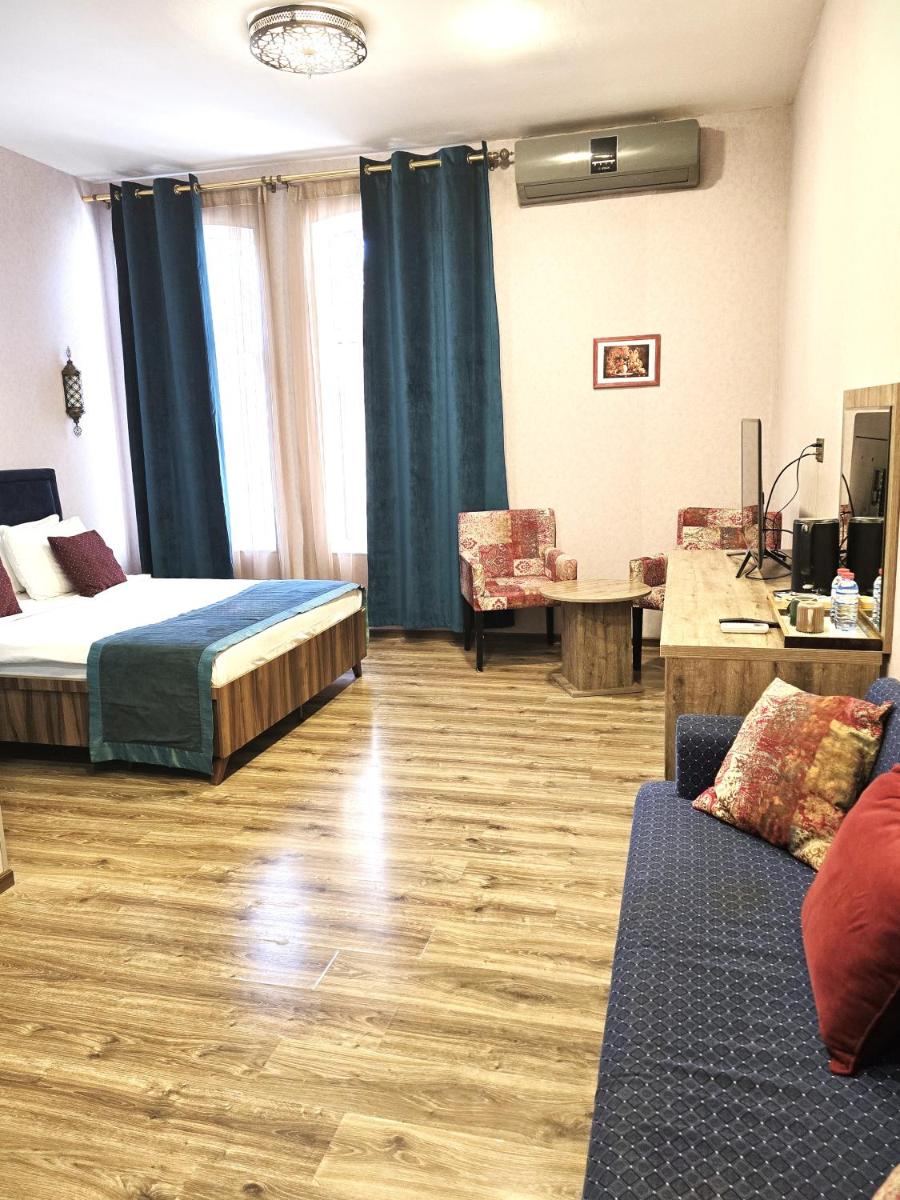 Image 4 of Maestro City Hotel Formula 1 vew
