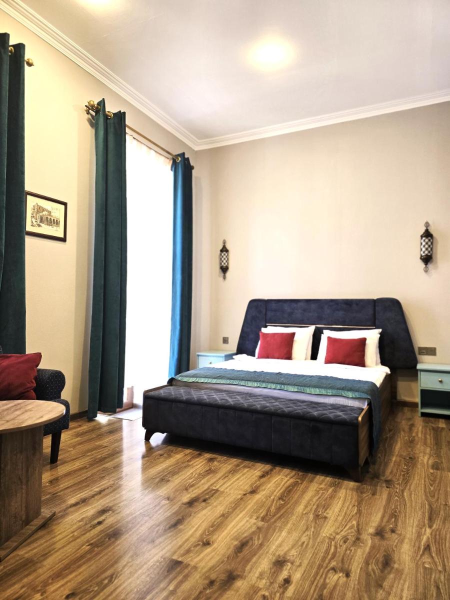 Image 3 of Maestro City Hotel Formula 1 vew