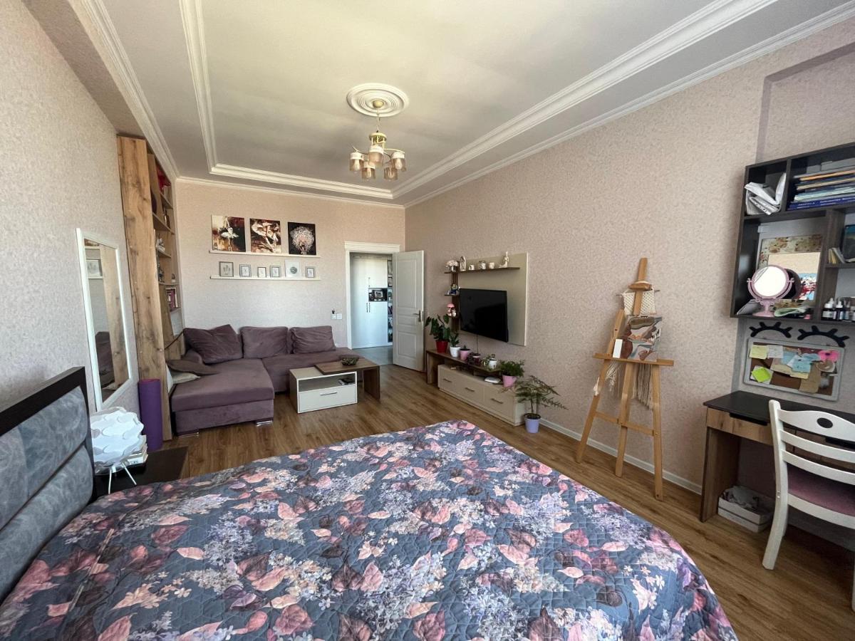 Image 2 of Modern Studio Apartment