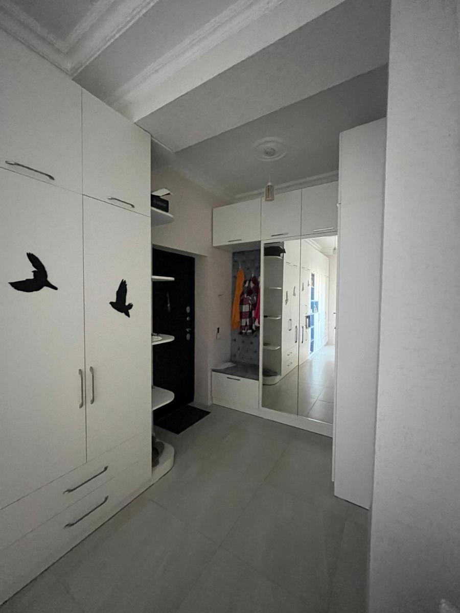Image 4 of Modern Studio Apartment